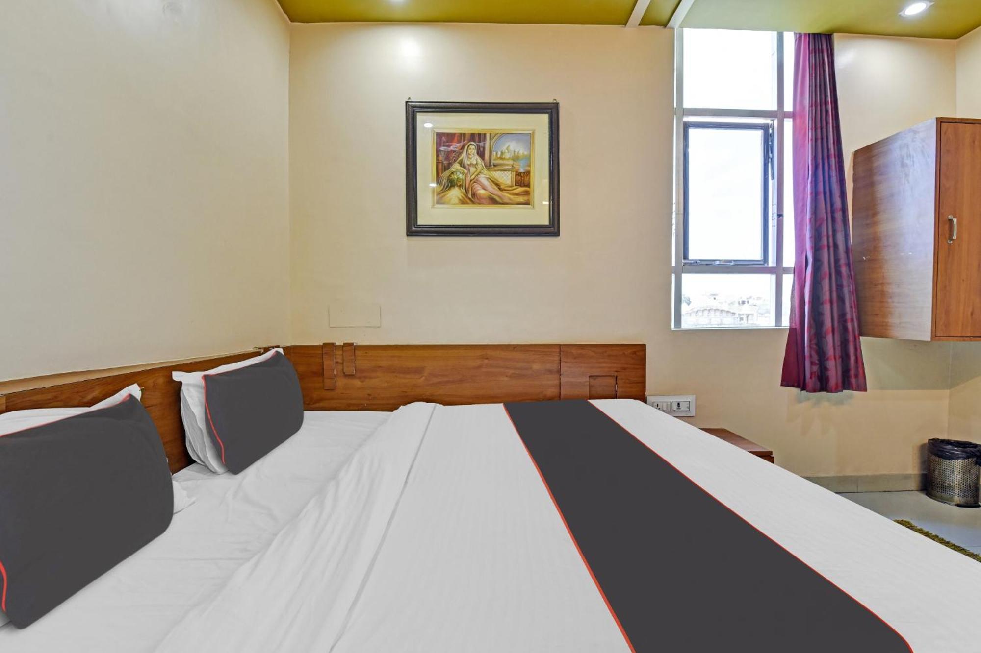 Collection O Royal Plaza Hotel Puskár Kültér fotó